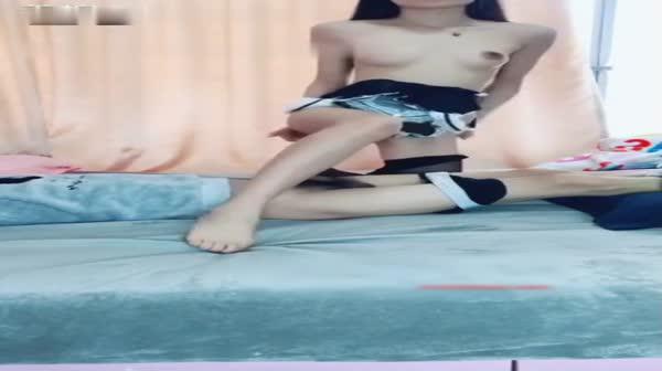 最新流出鹿少女剧情演绎妈妈今天没空给患病爷爷擦身和爷爷乱伦口爆吃精对白有趣